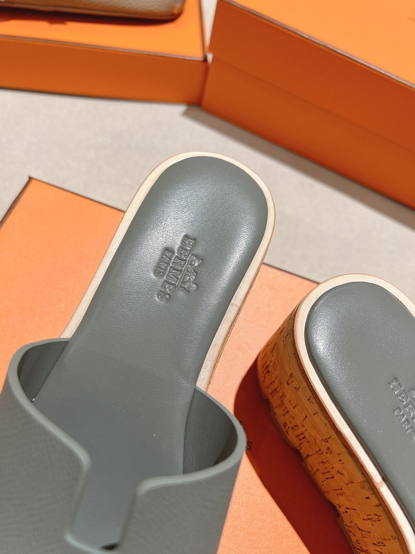HERMES 25S HIGH WEDGE SANDALS IN GREY LAMBSKIN STYLE 7