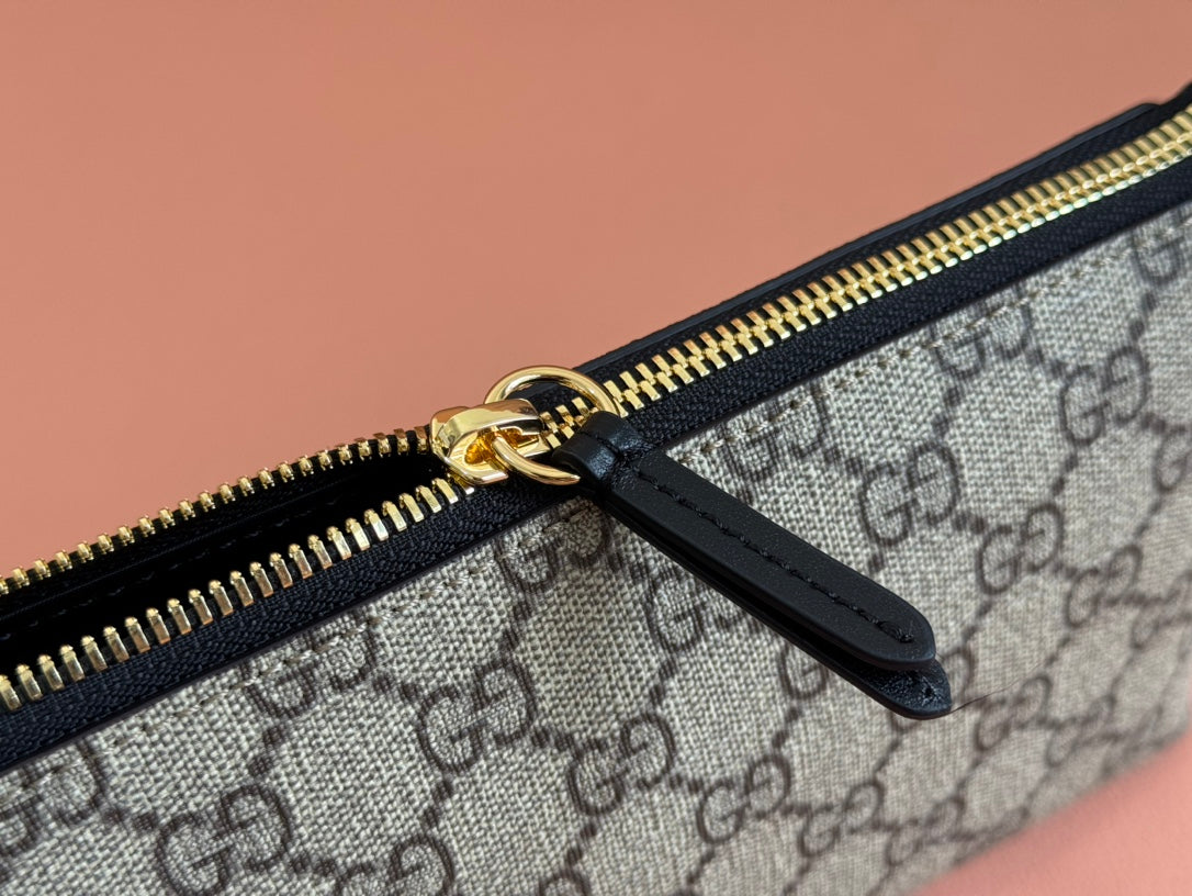 GUCCI RUBBER EFFECT SMALL WALLET ON CHAIN 22.5 IN BEIGE AND DARK BROWN CALFSKIN