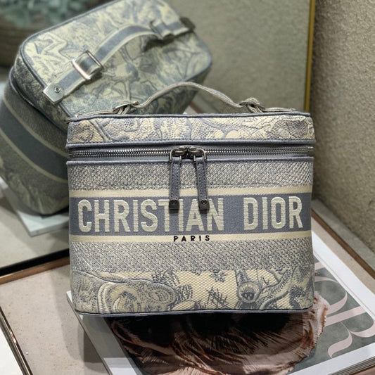 DIOR SMALL 25 VANITY CASE IN PASTEL GRAY MONOGRAM OBLIQUE JACQUARD