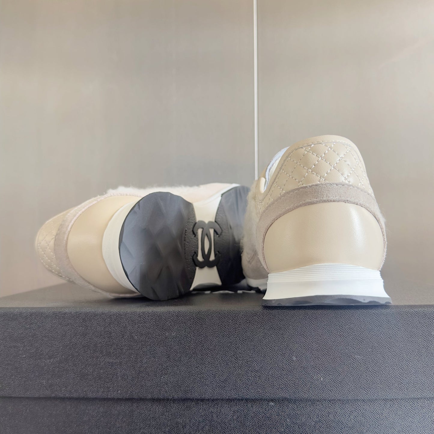 CHANEL 25S SNEAKERS 20MM IN WHITE CALFSKIN AND SUEDE