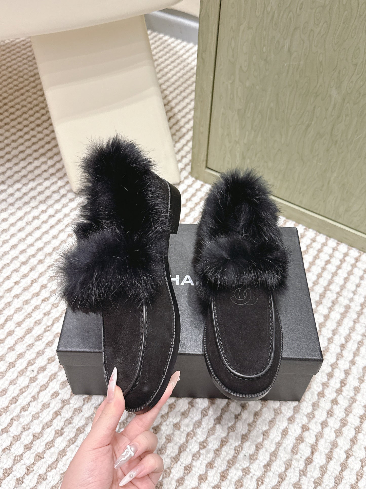 CHANEL 25S LOAFERS MOASIN IN BLACK SUEDE WITH MINK FUR LINING
