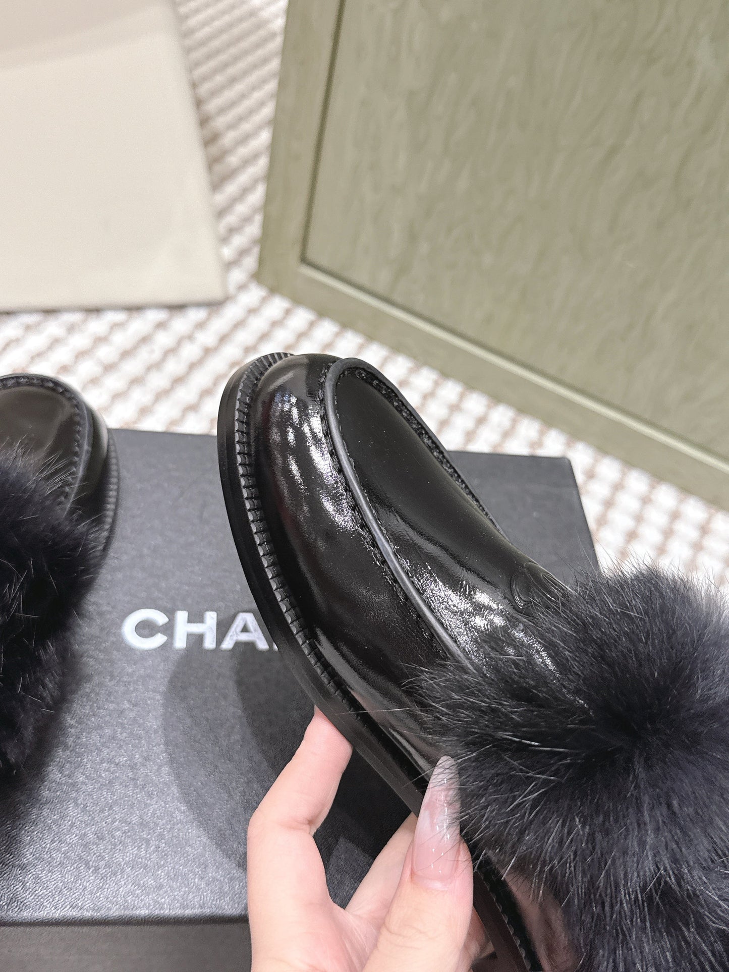 CHANEL 25S LOAFERS MOASIN IN BLACK GLOSSY CALFSKIN WITH MINK FUR LINING
