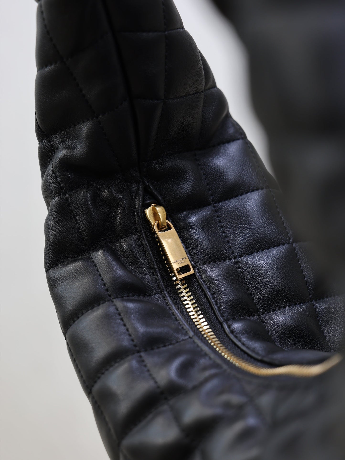 YSL 25S ICARE HOBO 44 IN BLACK QUILTED CALFSKIN GOLD HARDWRE