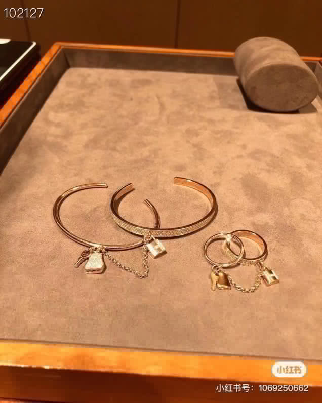 18K Kelly Clochette Diamonds Hermes Bracelet