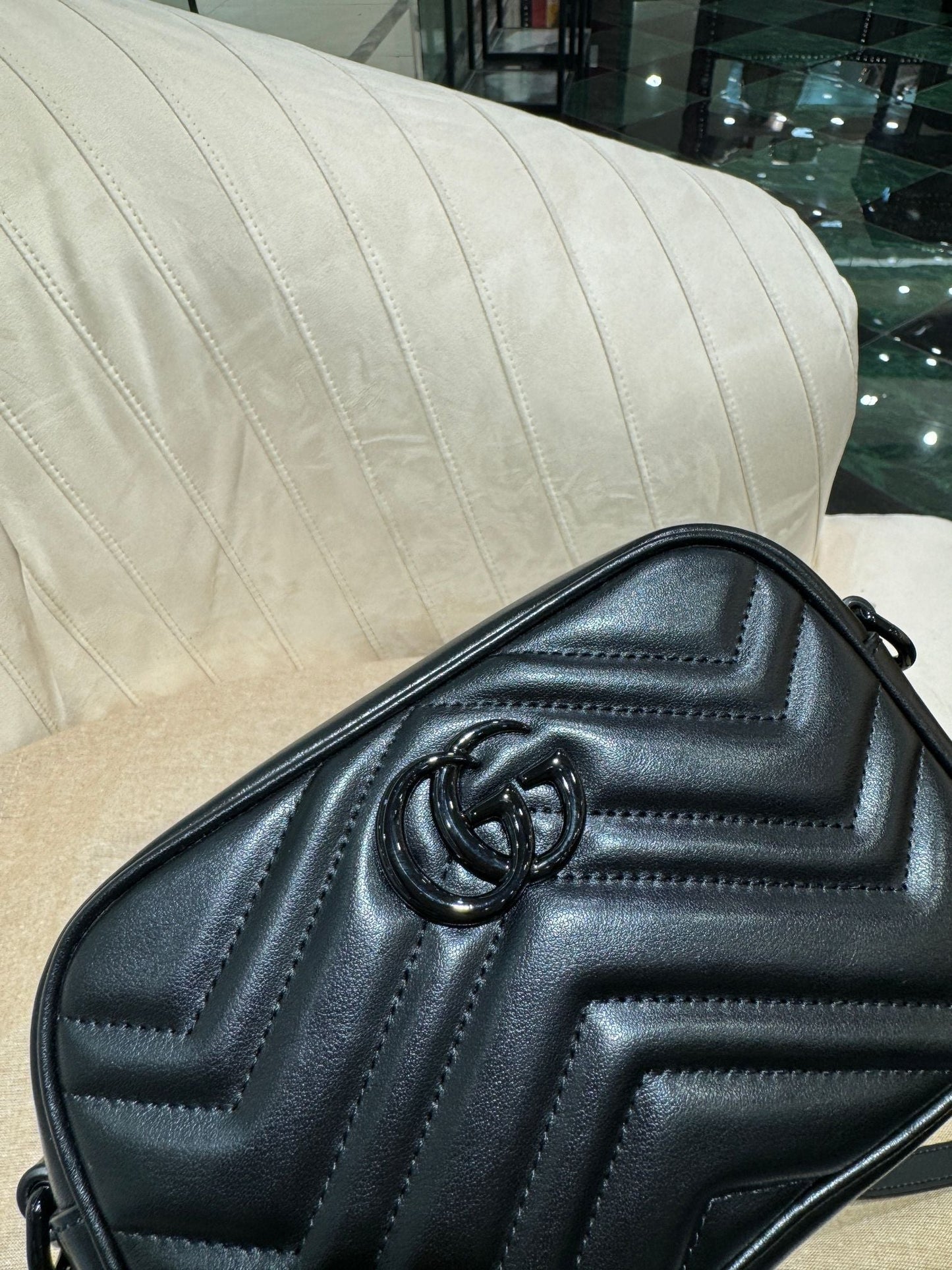 GUCCI MINI 18 MARMONT MATELASSÉ SHOULDER BAG BLACK CALFSKIN