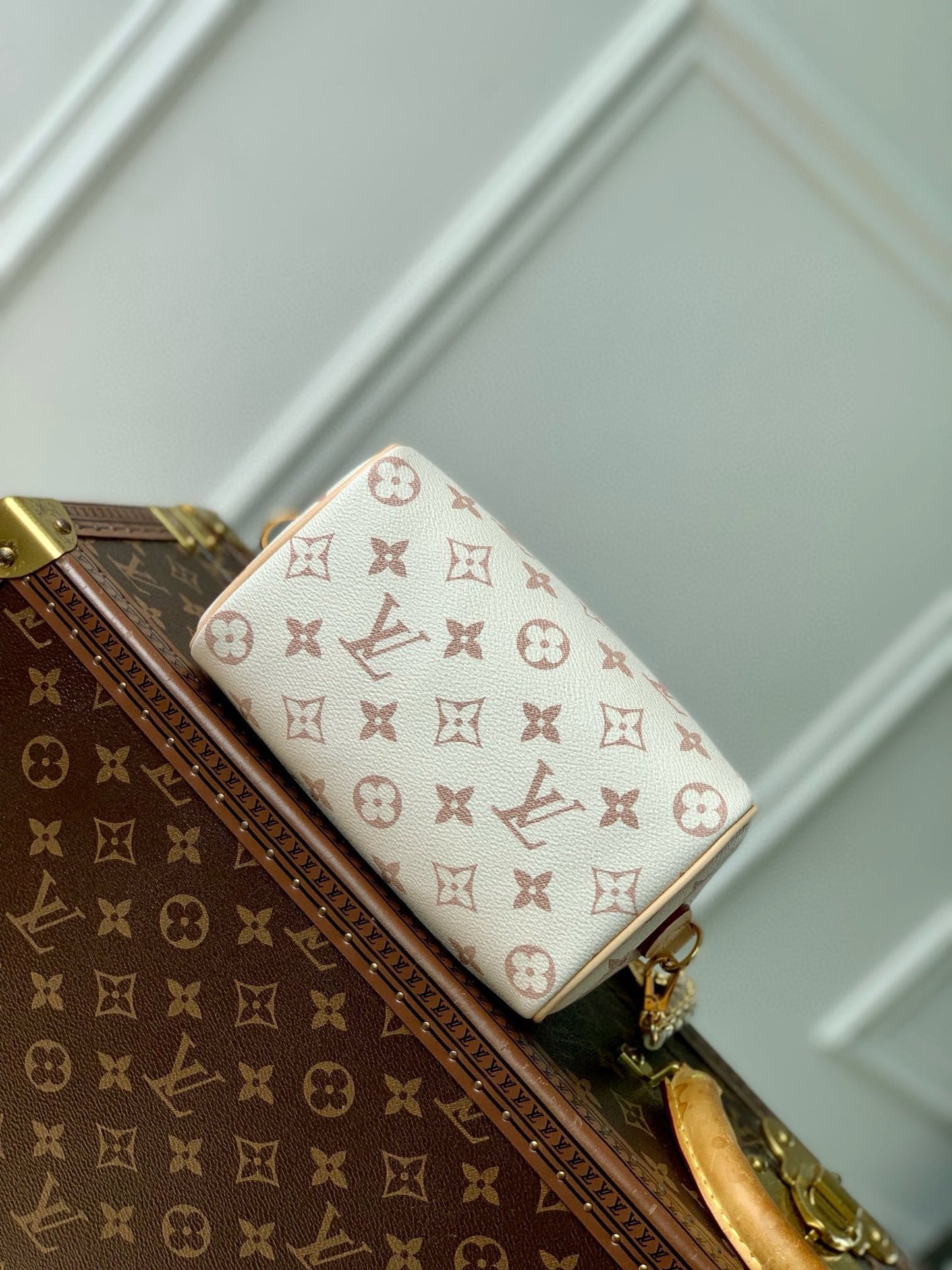 LOUIS VUITTON MINI SPEEDY BAG GREEN CHARM 18 IN LIGHT BROWN MONOGRAM DUNE COATED CANVAS