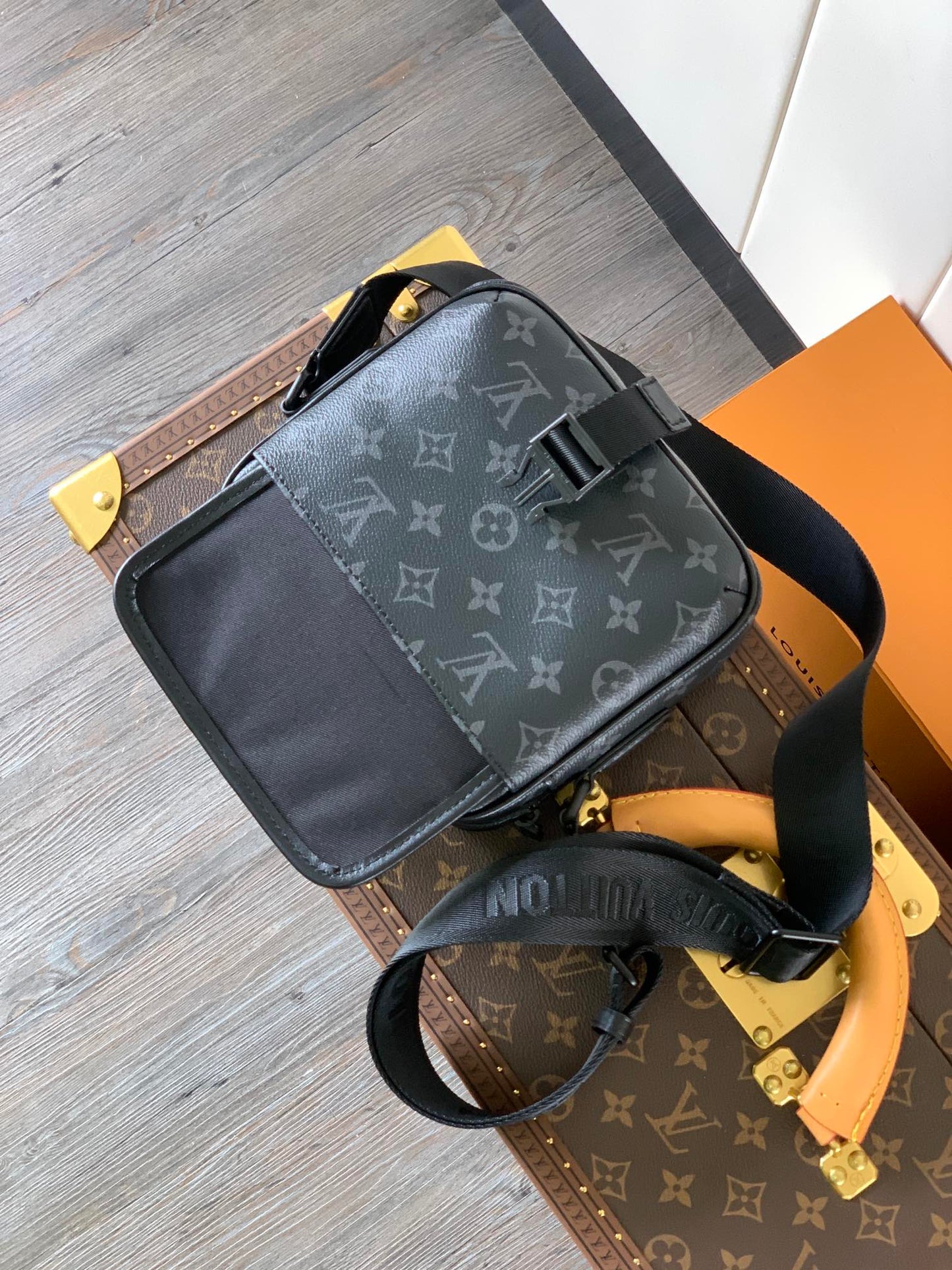 LOUIS VUITTON LV 25S GETAWAY MESSENGER BAG 20 IN BLACK MONOGRAM ECLIPSE CANVAS