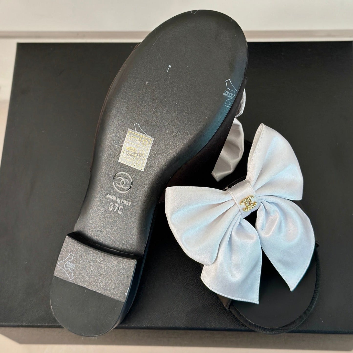 CHANEL Double  big bow flat sandals Sheepskin White Black
