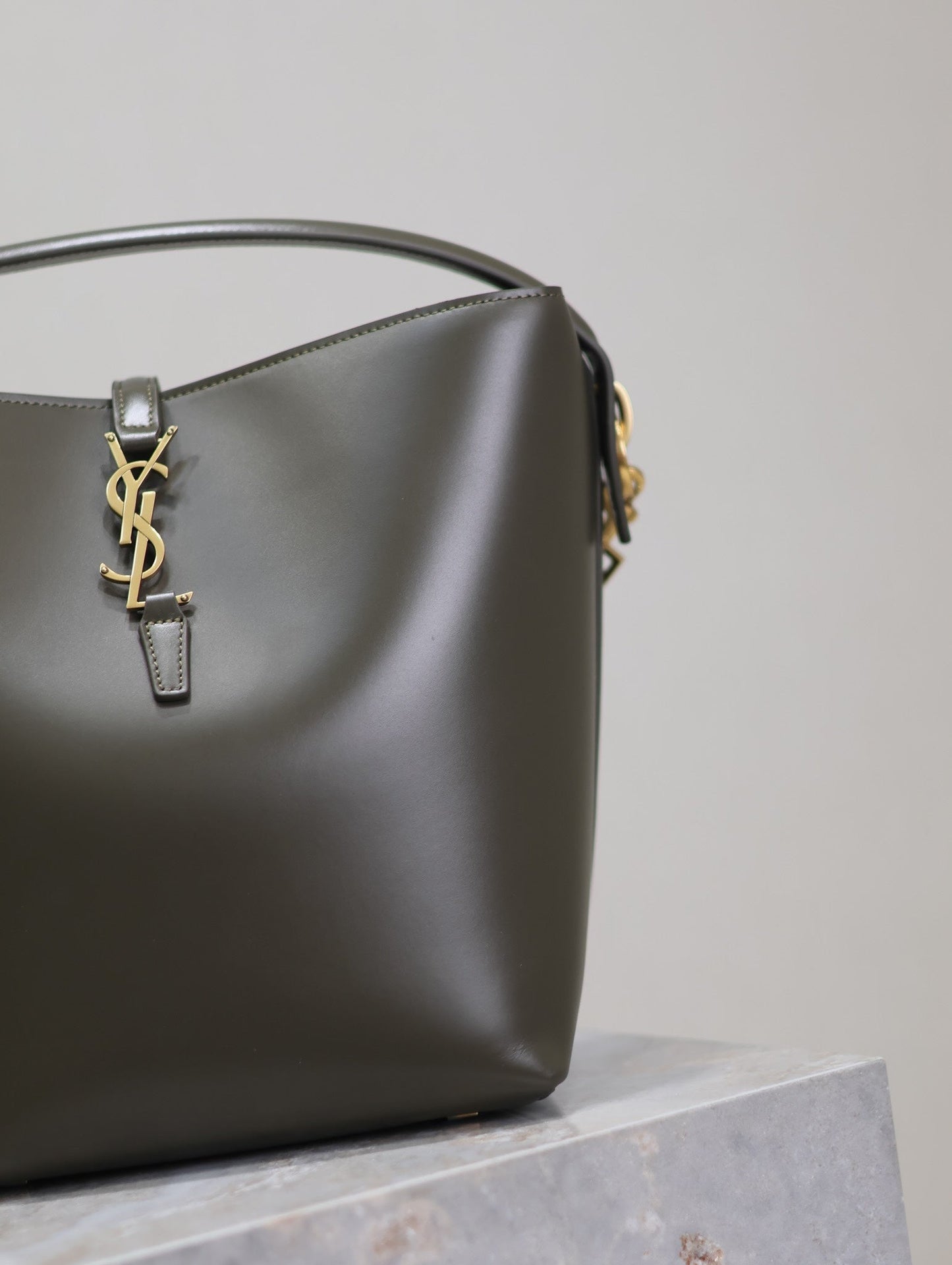 YSL 25S LE 5 À 7 BUCKET 26 IN DARK OLIVE CALFSKIN GOLD HARDWRE